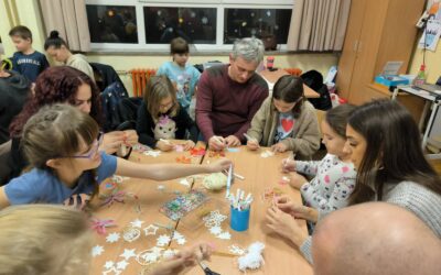 Kreativno i radosno: učenici, roditelji i braća i sestre zajedno izrađivali ukrase za Božić